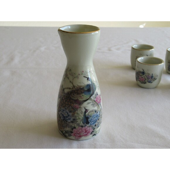 JAPAN Porcelain Sake Set 1 Bottle Pitcher 4 Cups Peacock Flower Design Gold Trim - Picture 3 of 12